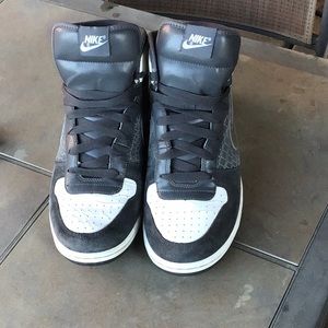 Nike hi top 2009 silver grayish tones size 12 used conditions